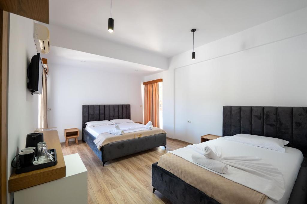 Hotel Vola, Sarande | Triple Room with Side Sea View